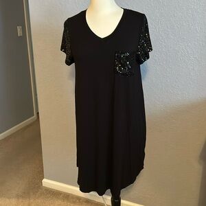 Tee-shirt dress with sequin details